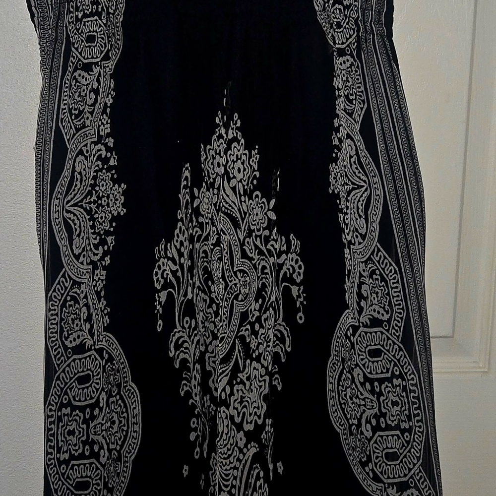 Elegant Black and White Maxi Dress